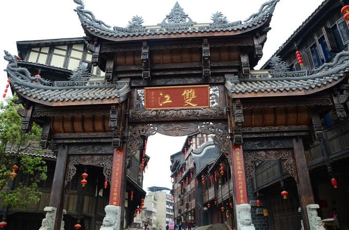 请问下图妹子们名字，只认识玛奇玛？